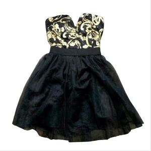 Cute black mini cocktail dress ~ size small ~ By Windsor